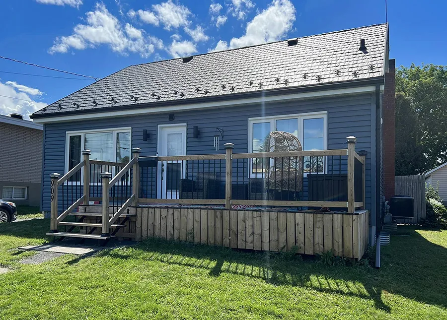 On-site seamless gutter forming — Le Bois Aluminum Inc., Lunenburg ON